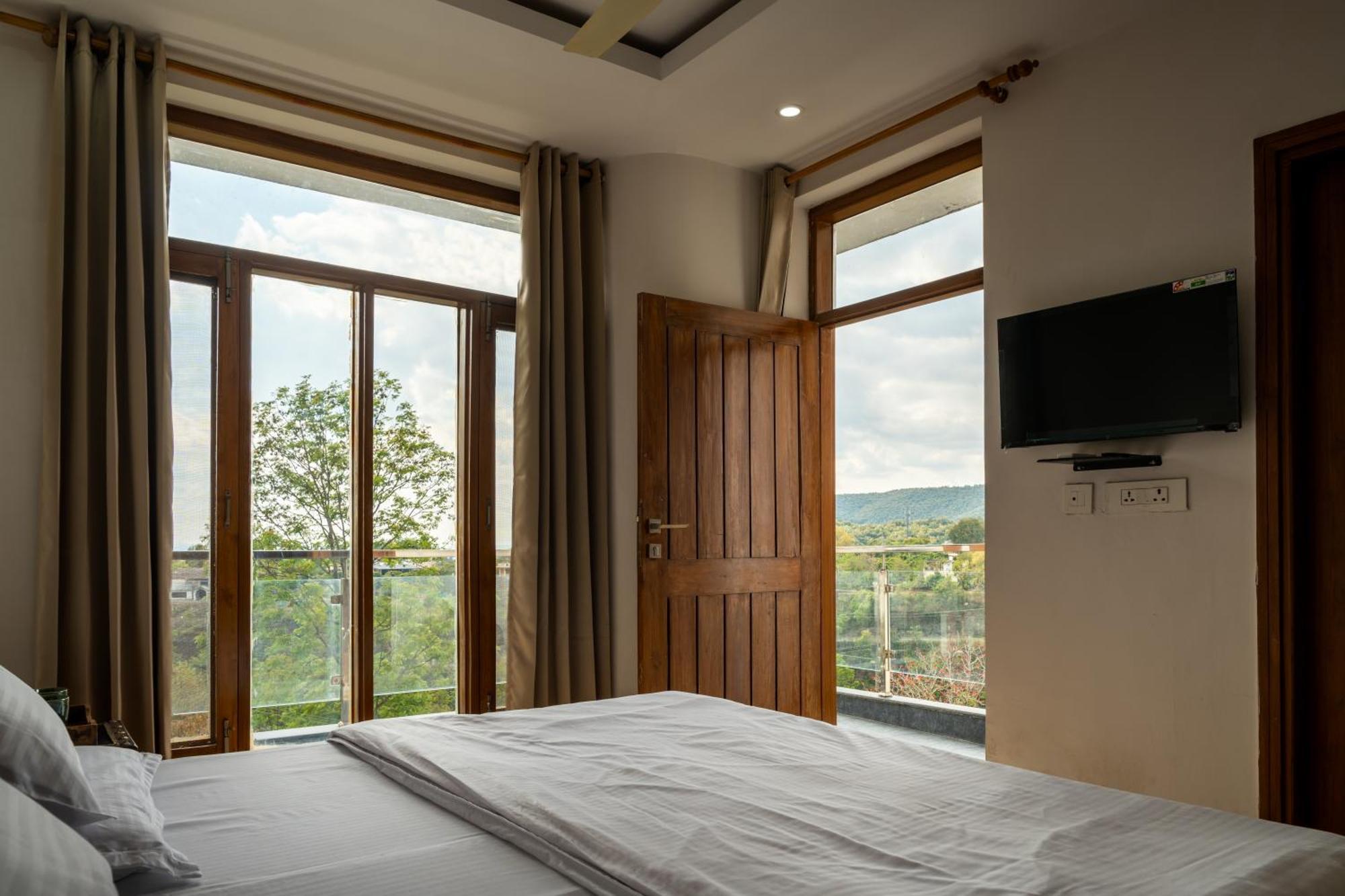 Restnation By The Staycationer Dehradun Bagian luar foto